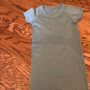 Lulu Gray top size 2